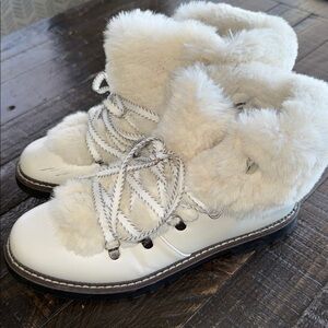 George Size 8 Faux Fur Lined White Boots NWOT
